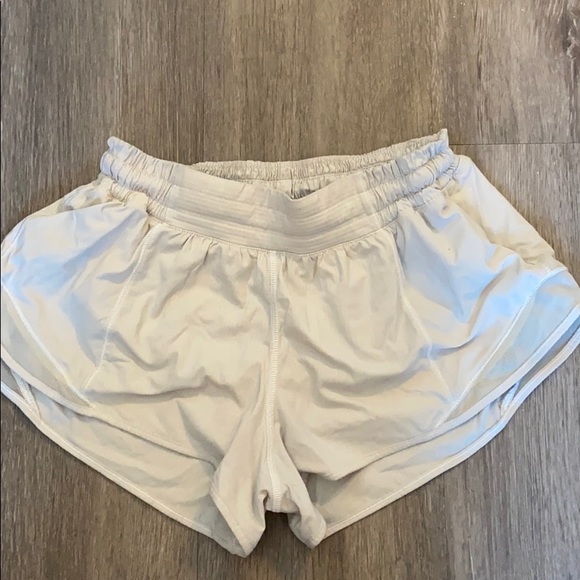 Pants - Lulu lemon hotty hot shorts size 6—-2.5 inseam